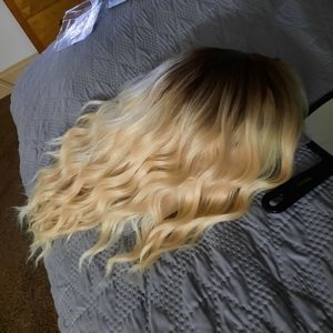 Blonde wig beach waves